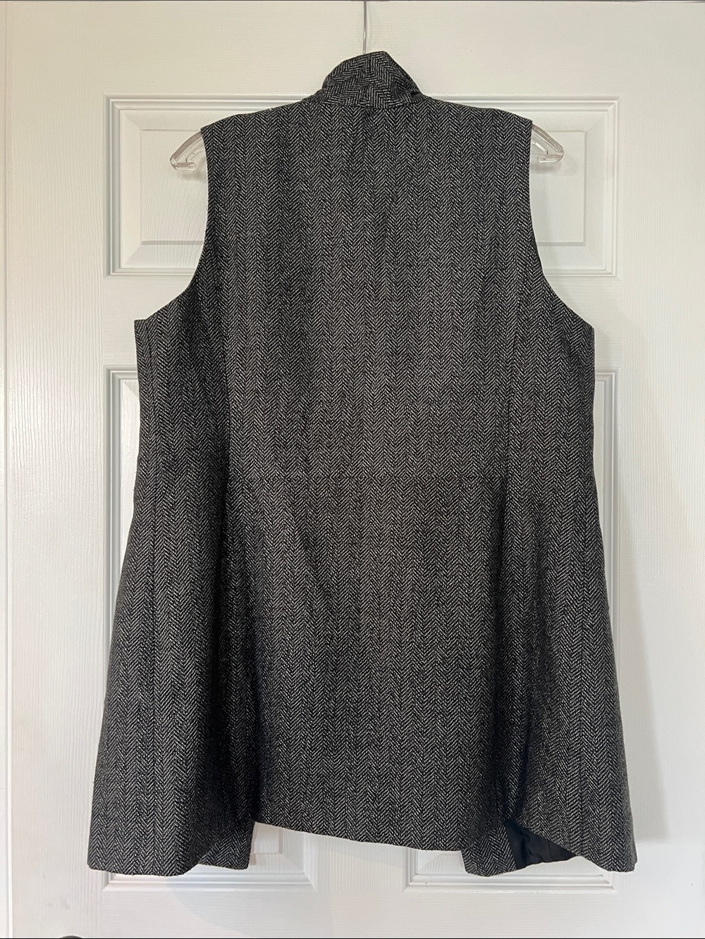 Suzy Shier Gray Herringbone Sleeveless Long Vest - Picture 4 of 4